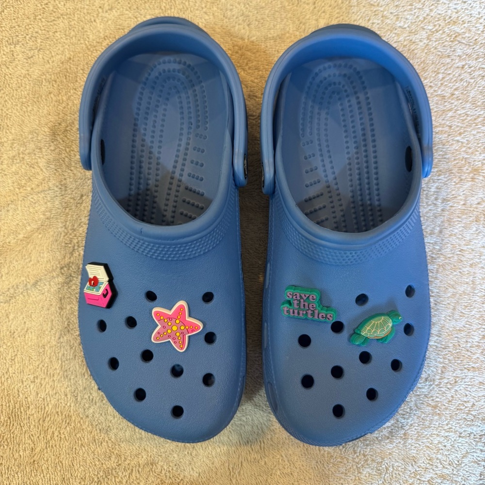 Crocs Classic Clog Blue M7 W9 w/ Jibbitz Starfish Turtle Save the Turtles Charms